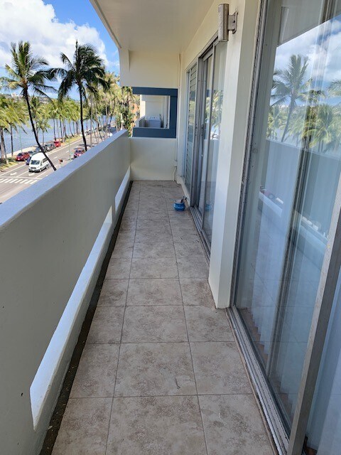 Building Photo - Waikiki Twin Towers - Great location in he...