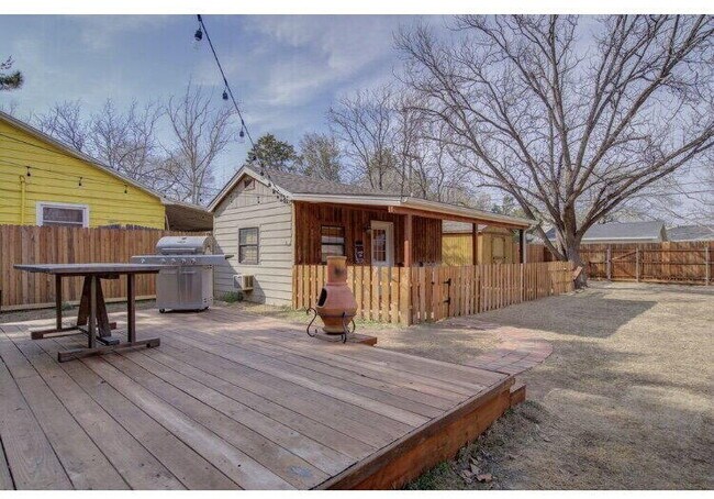 Building Photo - 2804 33rd St