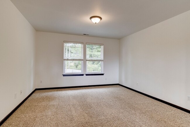 Building Photo - Stunning 3 Bed 2.5 Bath home in Fairway Point