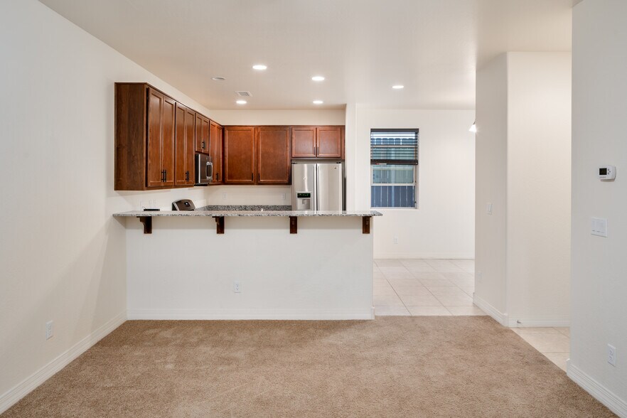 Building Photo - 2575 W Pollo Cir