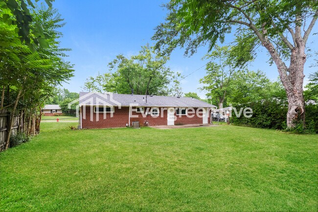 Building Photo - 5013 Tewksebury Dr
