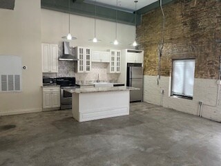 Building Photo - 920 Poeyfarre St