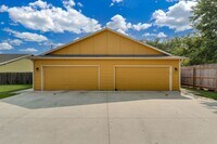 Building Photo - Beautiful Three Bedroom, Two Bathroom