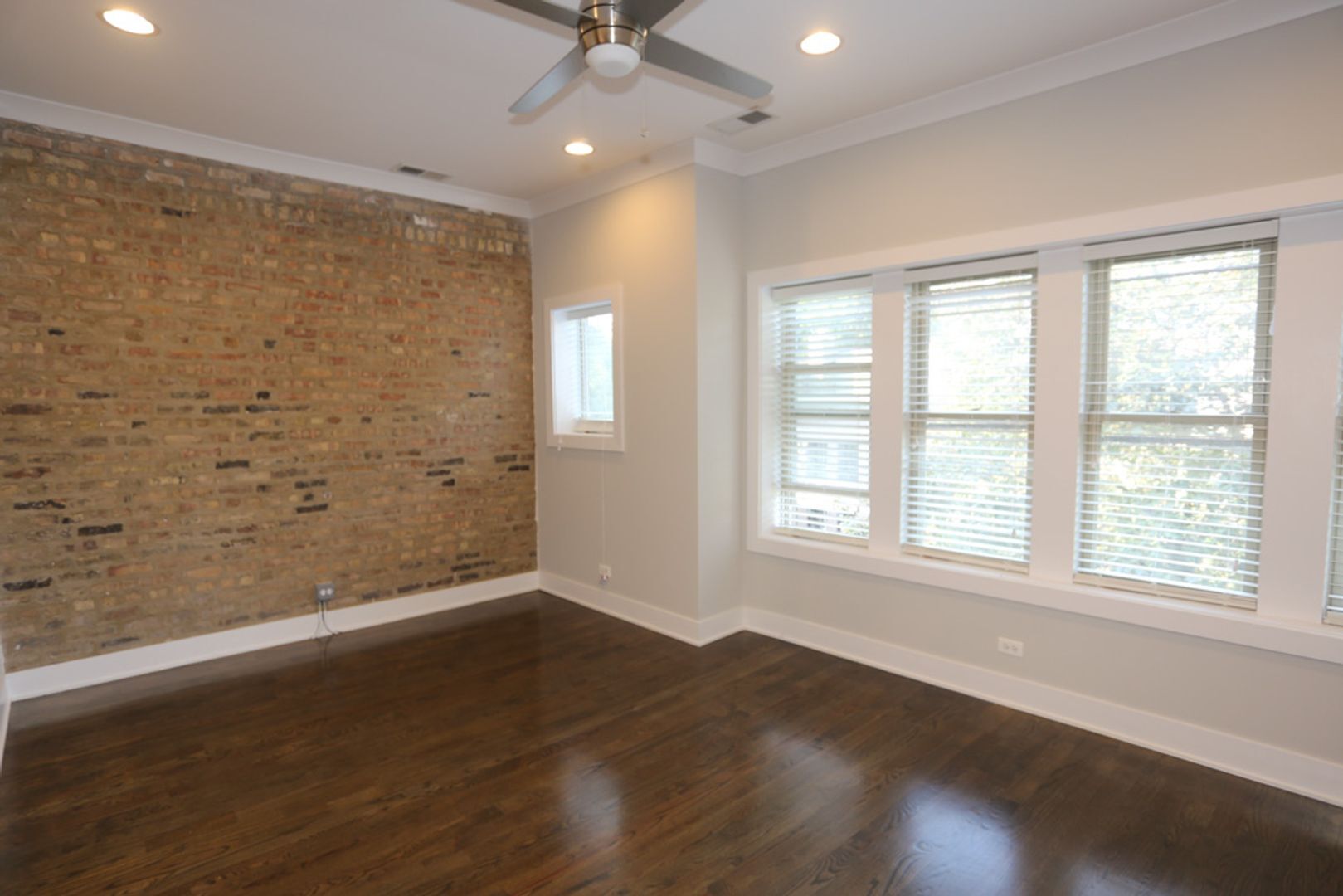 Building Photo - 3919 N Janssen Ave