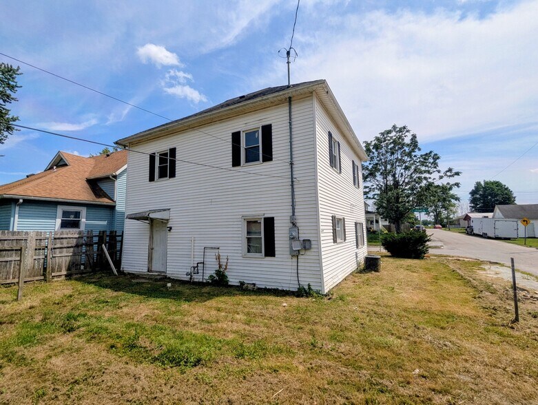 Building Photo - 822 W Franklin St