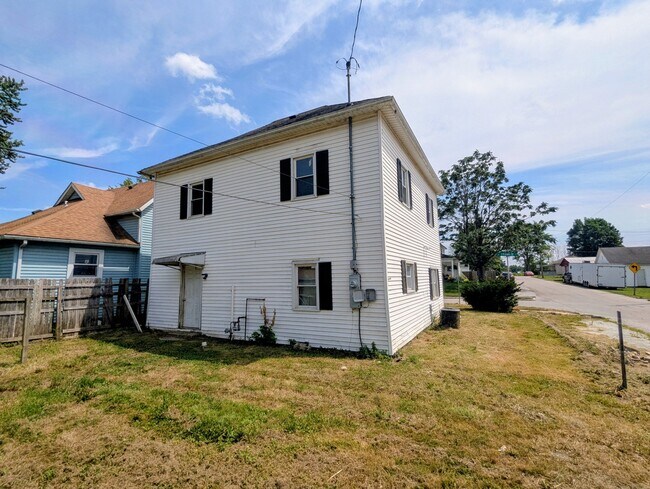 Building Photo - 822 W Franklin St