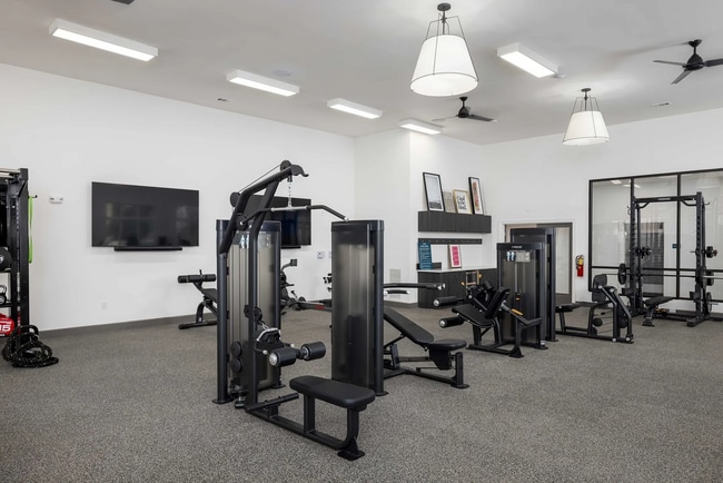 Building Photo - 560 Jack Clift Blvd