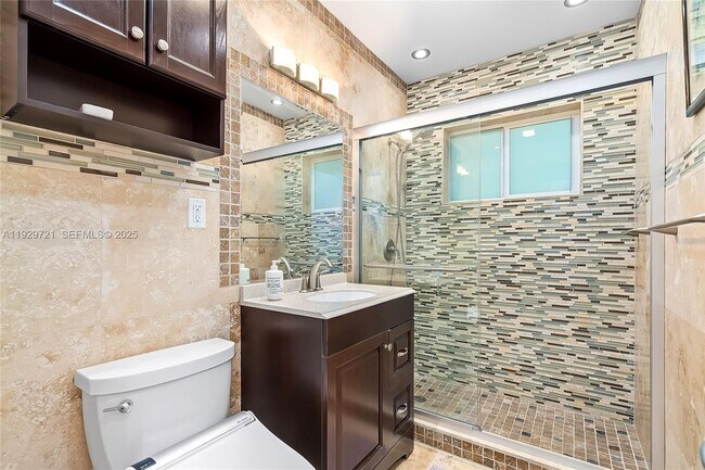 Building Photo - 2085 Ixora Rd