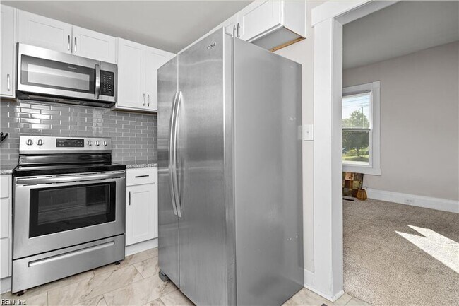 Building Photo - 868 W 36th St