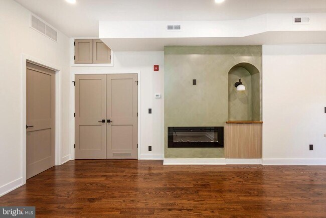 Building Photo - 1613 N 33rd St