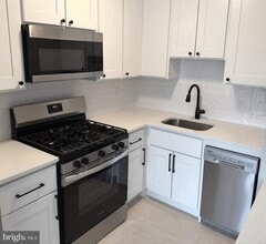 Building Photo - 922 24th St NW