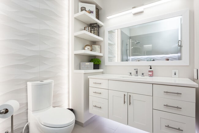 Building Photo - 130 S Canal St