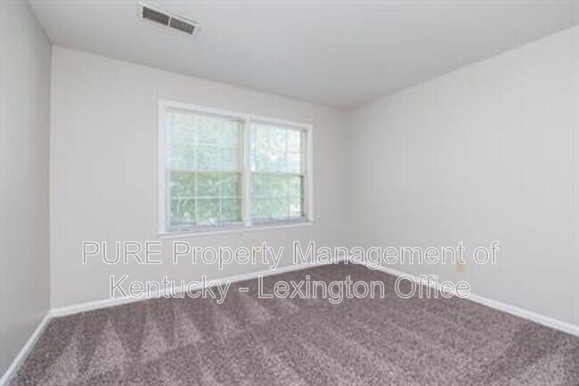 Building Photo - 3736 Camelot Dr