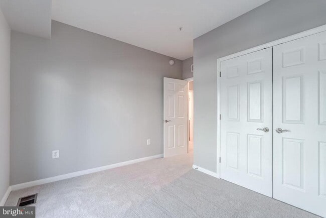 Building Photo - 44848 Tiverton Sq