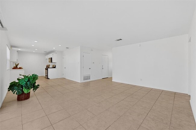 Building Photo - 7200 Barnsdale Way