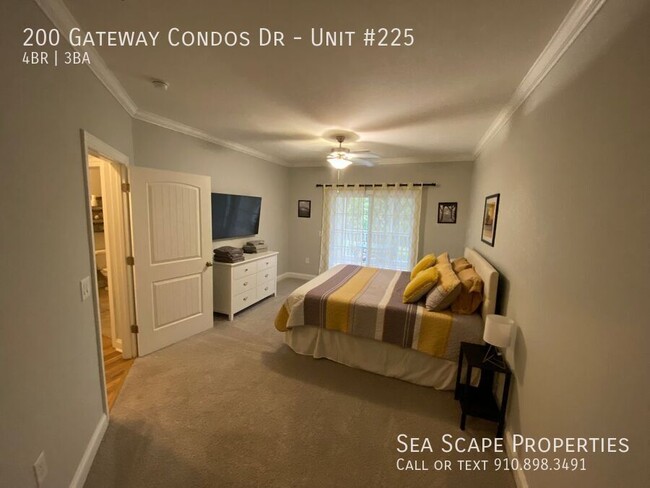 Building Photo - 4bed/2.5 Bath Apartment in Surf City