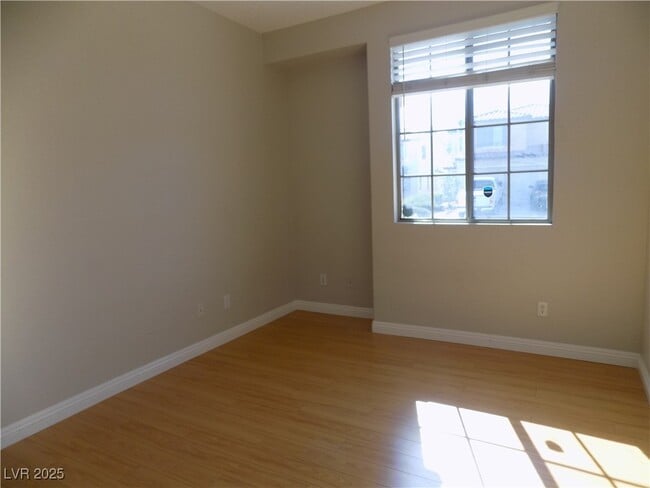 Building Photo - 5536 Spruce Hill Ct