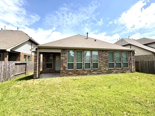 Building Photo - 21346 Huron Bend Dr