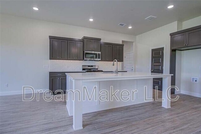 Building Photo - 207 Hope Ave