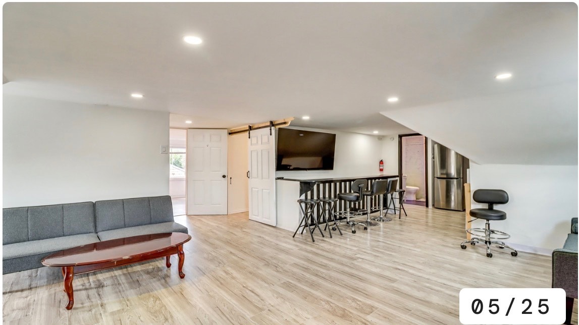 Building Photo - 1724 W Main St