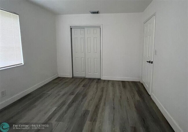 Building Photo - 1449 W 36th St