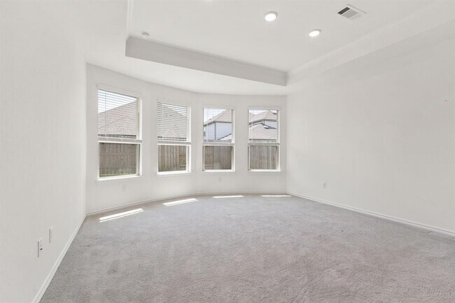 Building Photo - 15818 Dove Holw Dr