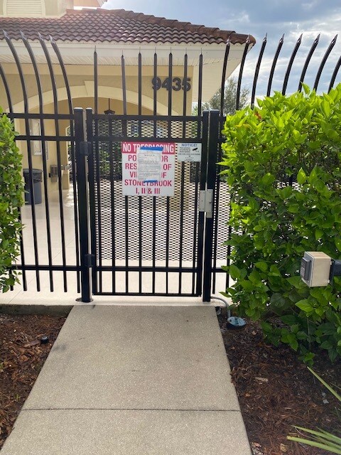 Building Photo - 9419 Ivy Brook Run