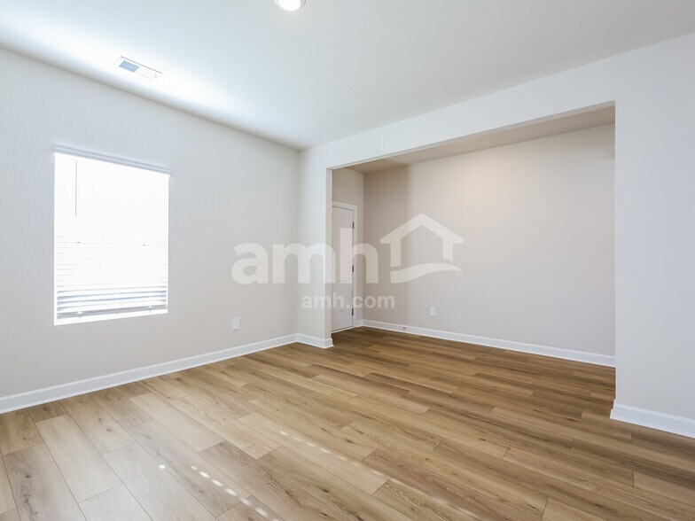 Building Photo - 307 Granby Trl