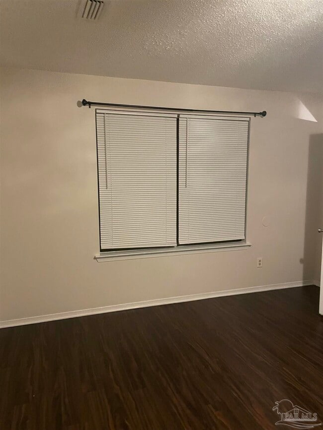 Building Photo - 10049 Hillview Rd