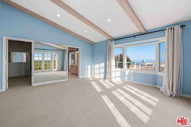 Building Photo - 221 Bellino Dr