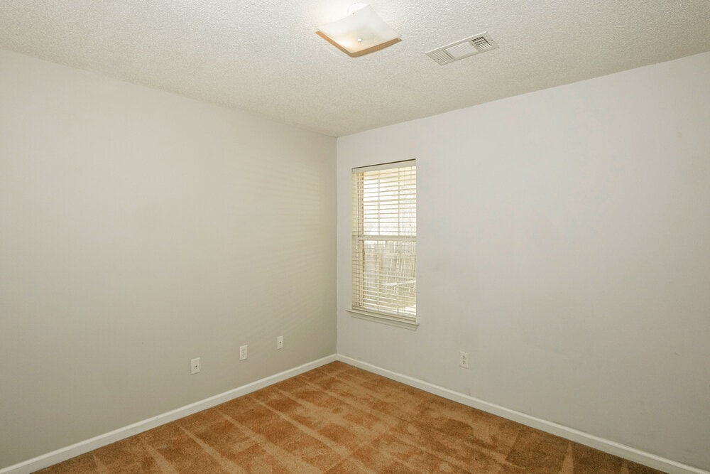 Building Photo - 75 Oakridge Cove