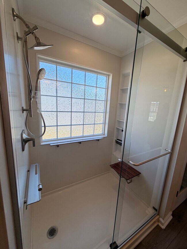 Building Photo - 42 Kilverstone Way