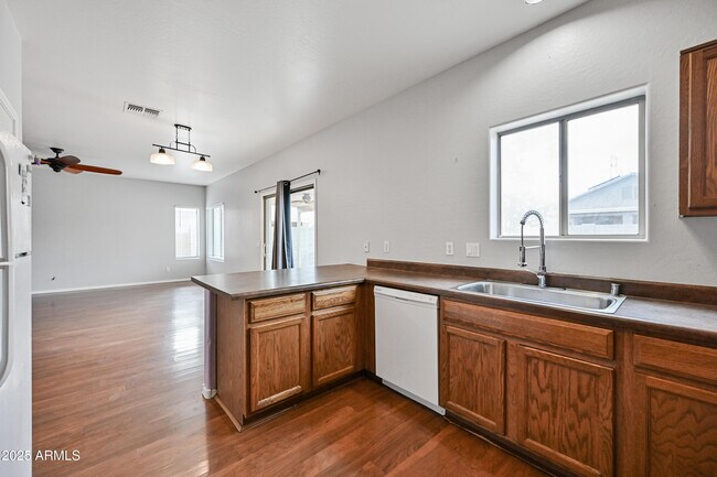 Building Photo - 10950 W Royal Palm Rd