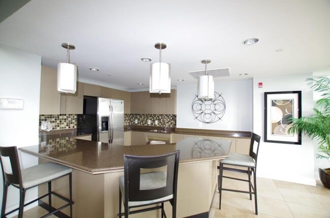 Building Photo - 2451 Midtown Ave