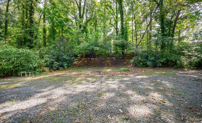 Building Photo - LOVELY HOME WITH HARDWOOD FLOORS!