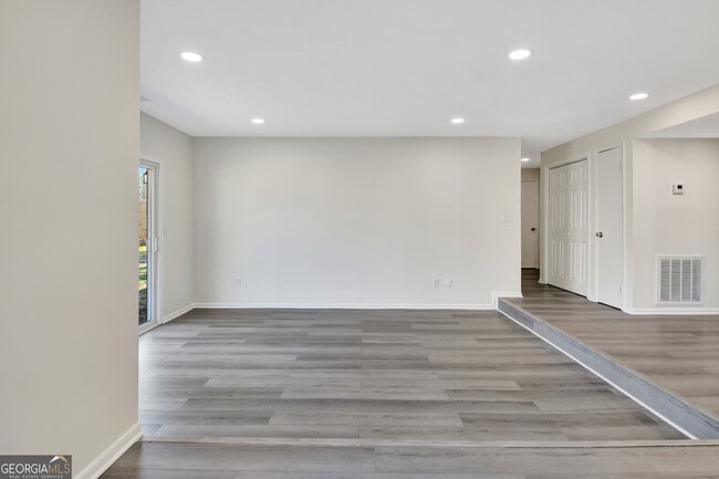 Building Photo - 103 Bay Point