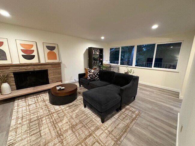 Living room upstair - 112 165th Ave NE
