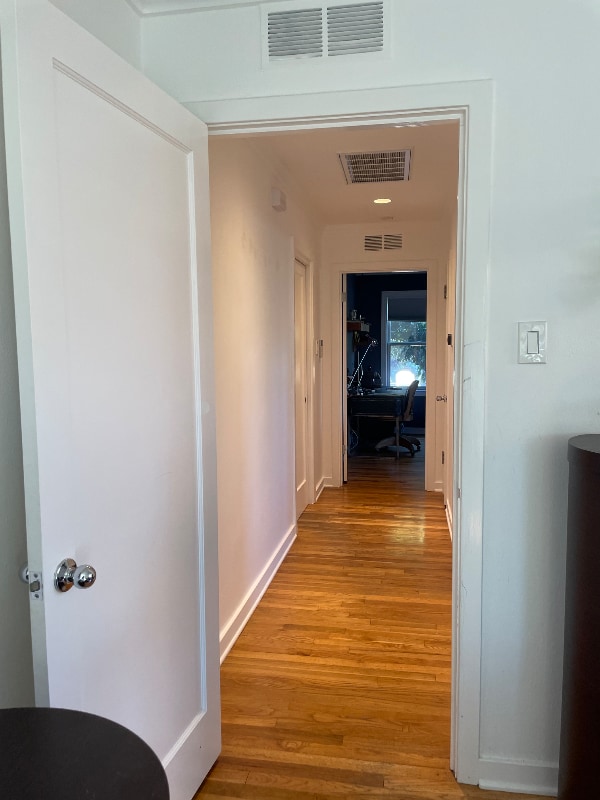 Building Photo - 463 Menker Ave