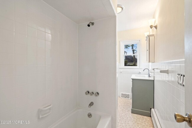 Building Photo - 2138 Riviera Pkwy