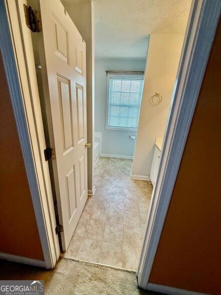 Building Photo - 1695 Racquet Club Dr NW
