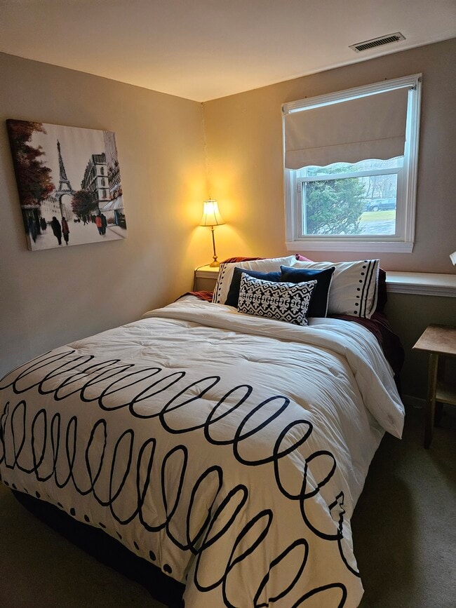 Building Photo - 9 Baxter Cir