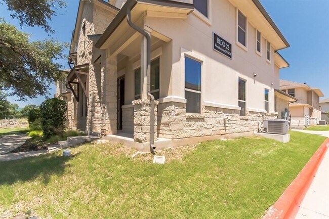 Building Photo - 13800 Lyndhurst St