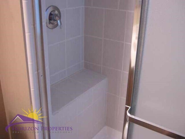 Building Photo - Open 2 Bed 2 Bath Natomas Duplex Unit