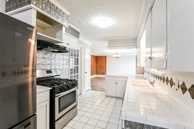 Building Photo - 2811 26th St