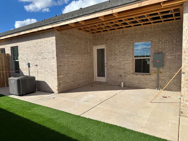 Building Photo - Brand new townhomes in Frenship East!