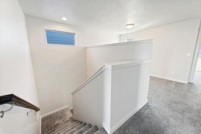 Building Photo - Meridian Spacious Retreat with Neighborhoo...