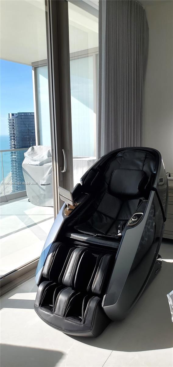 Building Photo - 18975 Collins Ave