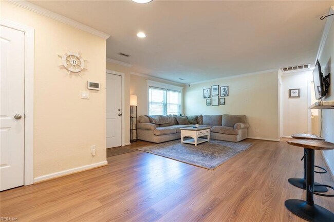 Building Photo - 820 Plainsman Ct