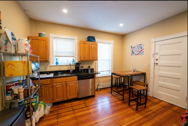 Building Photo - 47A Hillside St