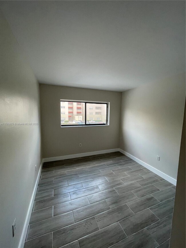 Building Photo - 7427 SW 152nd Ave
